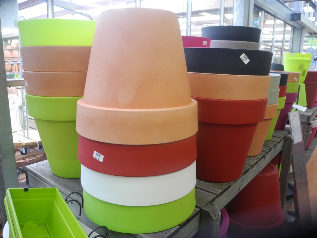 Pots de différentes couleurs